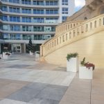 Hotel-Hyatt-Regency-Saint-Julian's-Malta-pavimentazione-in-pietra-sinterizzata-di-2-cm