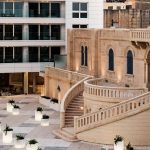 Hotel-Hyatt-Regency-Saint-Julian's-Malta-pavimentazione-in-pietra-sinterizzata-di-2-cm