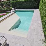Villa-con-piscina-in-pietra-sinterizzata-L'Altra-Pietra-Harena-Calanca-Light