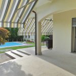 Villa-con-patio-in-pietra-sinterizzata-L'Altra-Pietra-Colosseo-Pietra-di-Gerusalemme