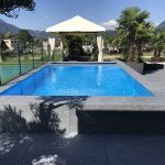 Villa privata con pavimenti e rivestimenti in pietra sinterizzata L'ALTRA PIETRA Colosseo Grigioni