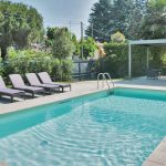 Milano-villa-piscina-pietra-sinterizzata-L'Altra-Pietra-Torre-Botticino