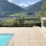 Bolzano-villa-piscina-pietra-sinterizzata-L'Altra-Pietra-Colosseo-Barge