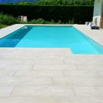 Belluno-residenza-privata-pavimentazione-in-pietra-sinterizzata-L'Altra-Pietra-Harena-sand-stone-beige