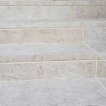 villetta-piscina-bergamo-pavimentazione-in-pietra-sinterizzata-L'Altra-Pietra-Colosseo-Pietra-di-Gerusalemme