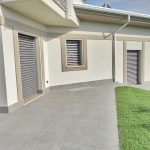 Villa-privata-pavimento-rivestimento-in-pietra-sinterizzata-L'Altra-Pietra-Colosseo-Porfido-Lavis-2-cm-spessore